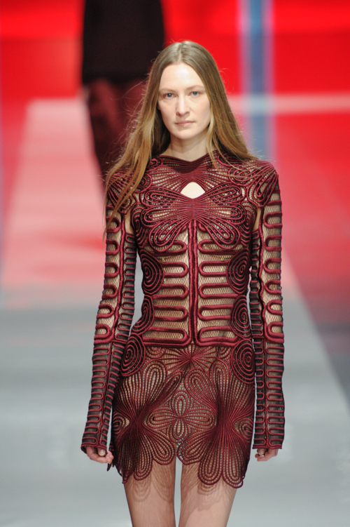 クリストファー ケイン(Christopher Kane) 2013-14年秋冬ウィメンズコレクション  - 写真28