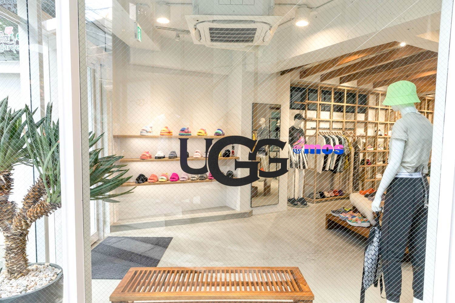 UGG×アトモスのコンセプトショップ「アグ アトモス」原宿に - シューズ＆アパレル、限定アイテムも｜写真12