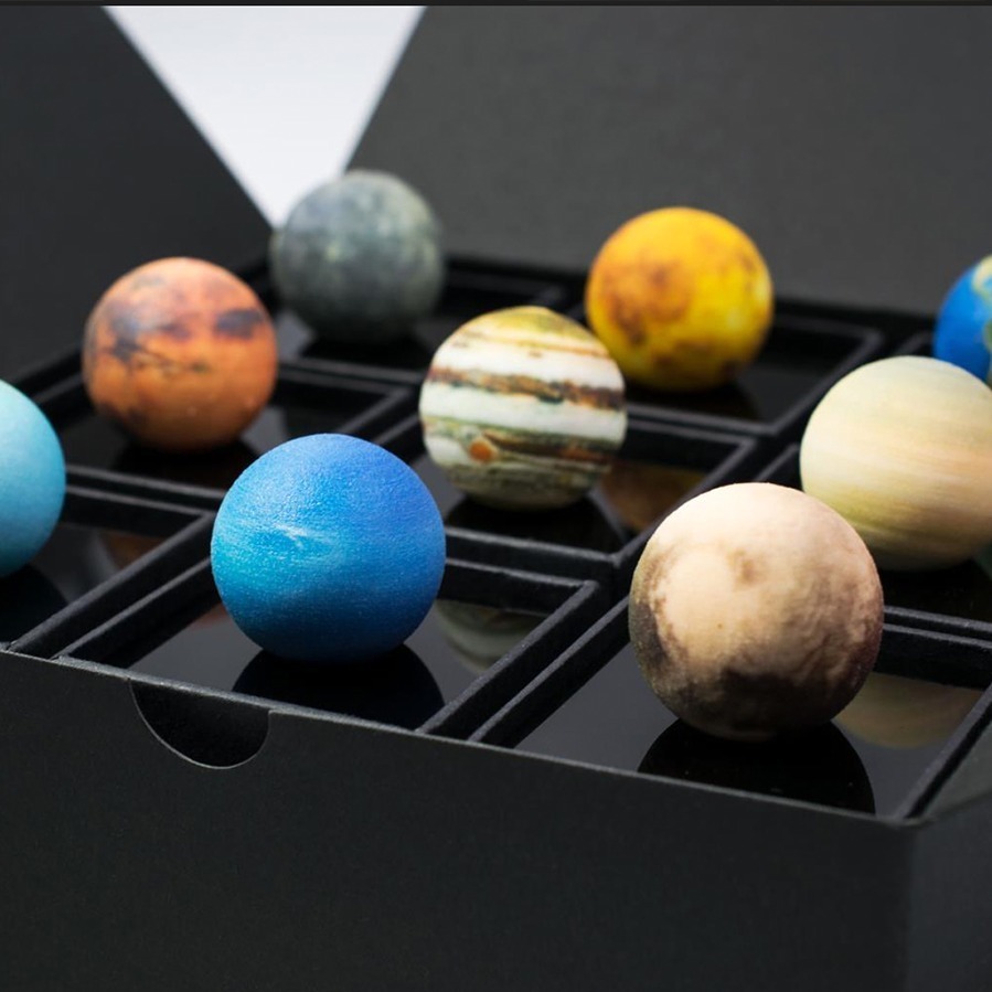 「AstroReality AR-enabled Solar System Mini Set」