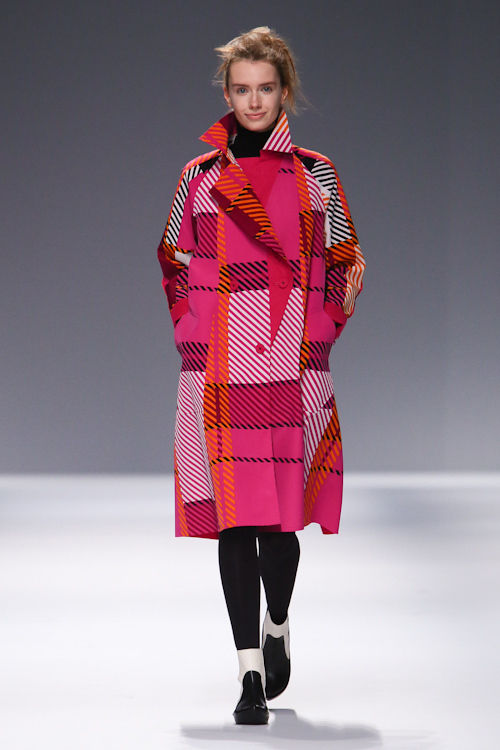 イッセイ ミヤケ(ISSEY MIYAKE) 2013-14年秋冬ウィメンズコレクション  - 写真41