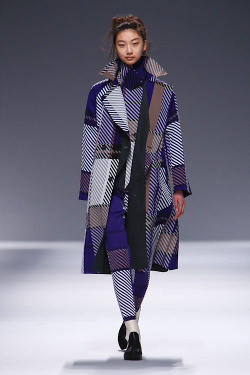 イッセイ ミヤケ(ISSEY MIYAKE) 2013-14年秋冬ウィメンズコレクション  - 写真43