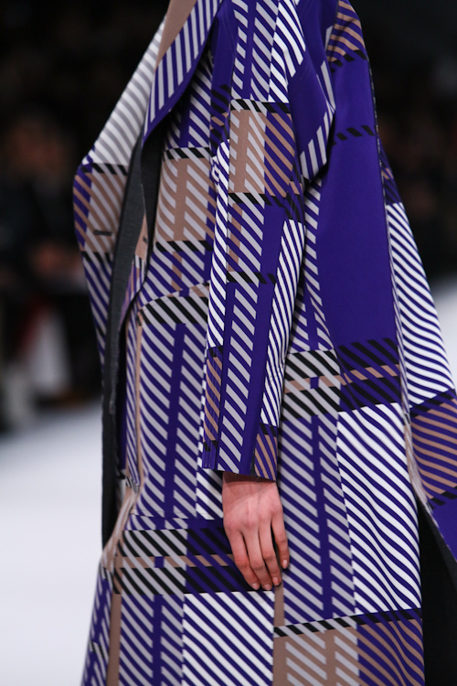 イッセイ ミヤケ(ISSEY MIYAKE) 2013-14年秋冬ウィメンズコレクション  - 写真45