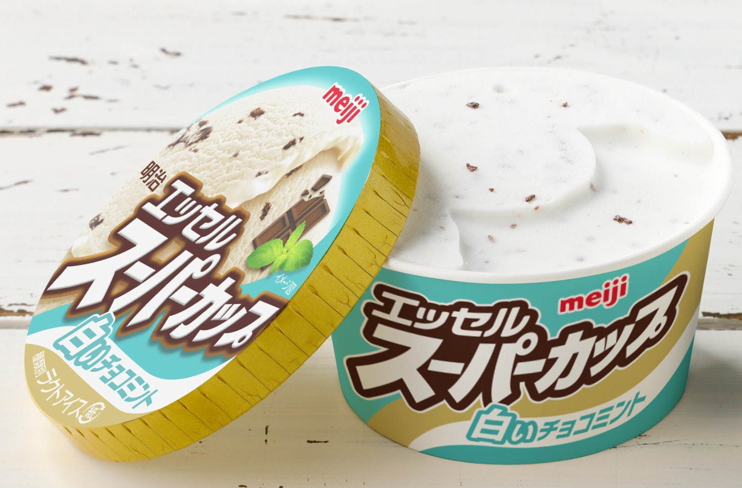 明治 エッセル スーパーカップ史上初“白い”チョコミントアイス、パリパリ食感のチョコチップ入り｜写真1