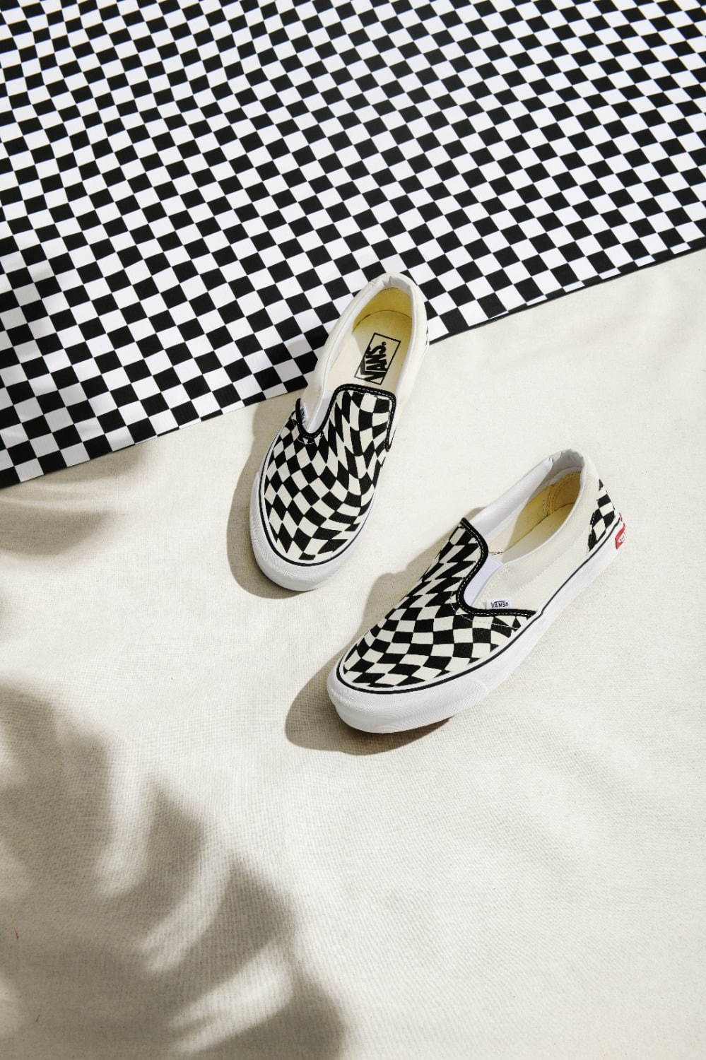 VANS定番スニーカーを“ツイスト”、サイケデリックカラーのオールドスクールやエラ｜写真5