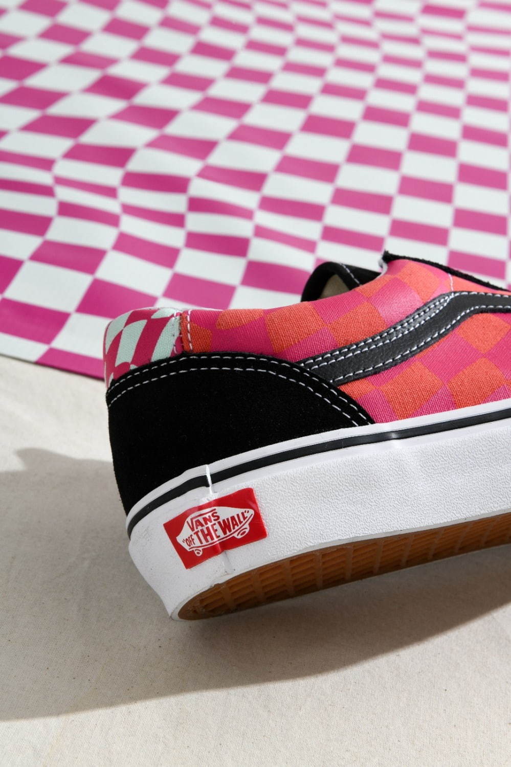 VANS定番スニーカーを“ツイスト”、サイケデリックカラーのオールドスクールやエラ｜写真12