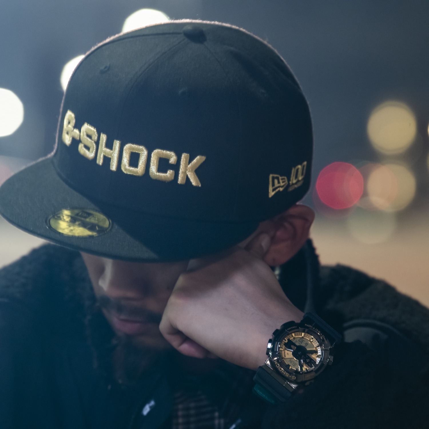 ニューエラ×G-SHOCK“バイザーステッカー”モチーフの腕時計、キャップ生地使用のストラップ付属｜写真14