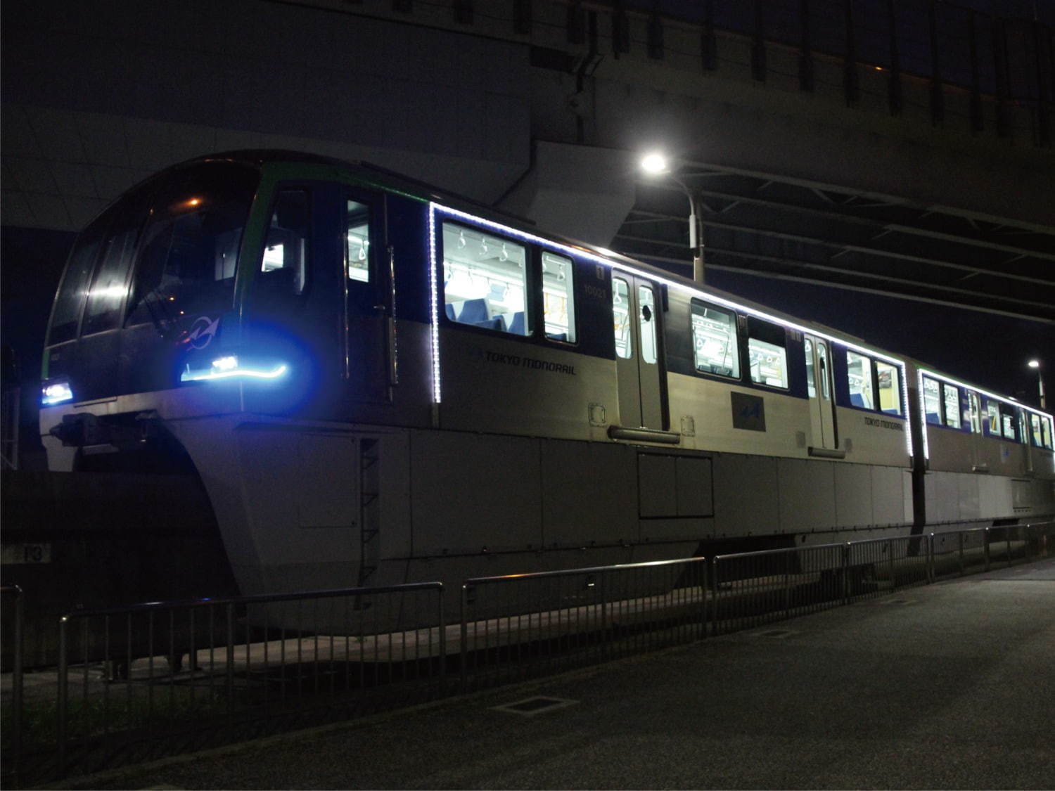 大井競馬場の冬限定イルミネーション「東京メガイルミ」噴水ショーやオーロラが進化、ポニーも登場｜写真9