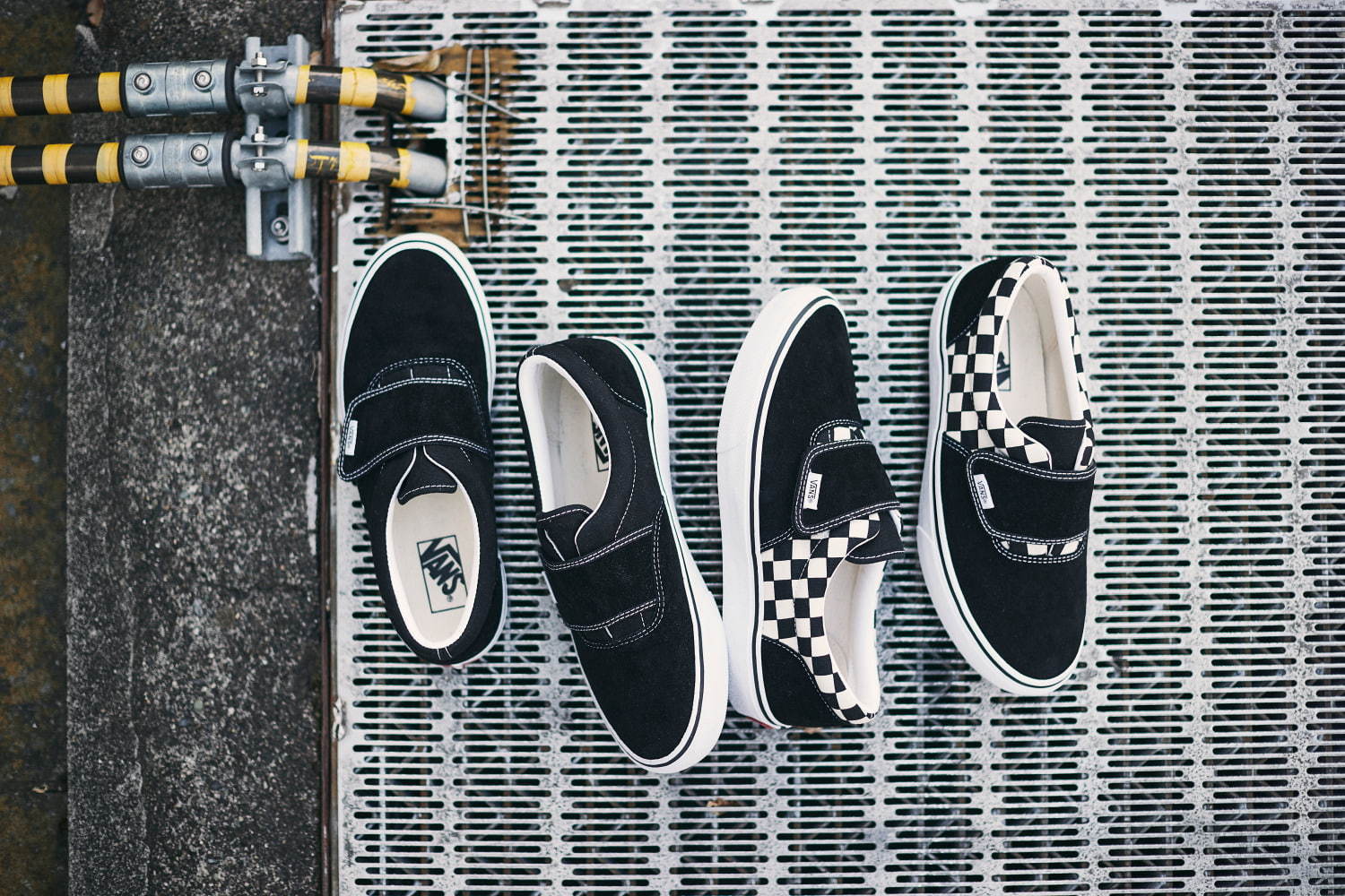 VANSから"ベルクロのワンベルト"が存在感を放つモノトーンカラーの限定スニーカー｜写真1