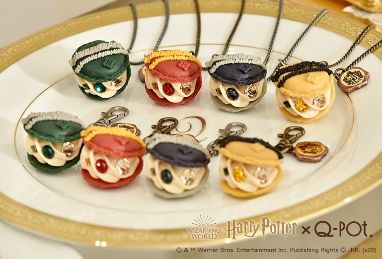 Slytherin Macaron、Gryffindor Macaron、Ravenclaw Macaron、Hufflepuff Macaron ネックレス 各9,000円＋税／バッグチャーム 各8,000円＋税