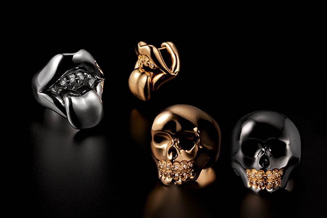 “FUNPLEX” Ring 78,000円、“FUNPLEX” Earring(1サイド) 45,000円
“FUNPLEX SKULL” Ring SILVER(GOLD FINISH) + DIAMOND 98,000円
“FUNPLEX SKULL” Ring SILVER(GOLD FINISH × BLACK FINISH) + DIAMOND 105,000円