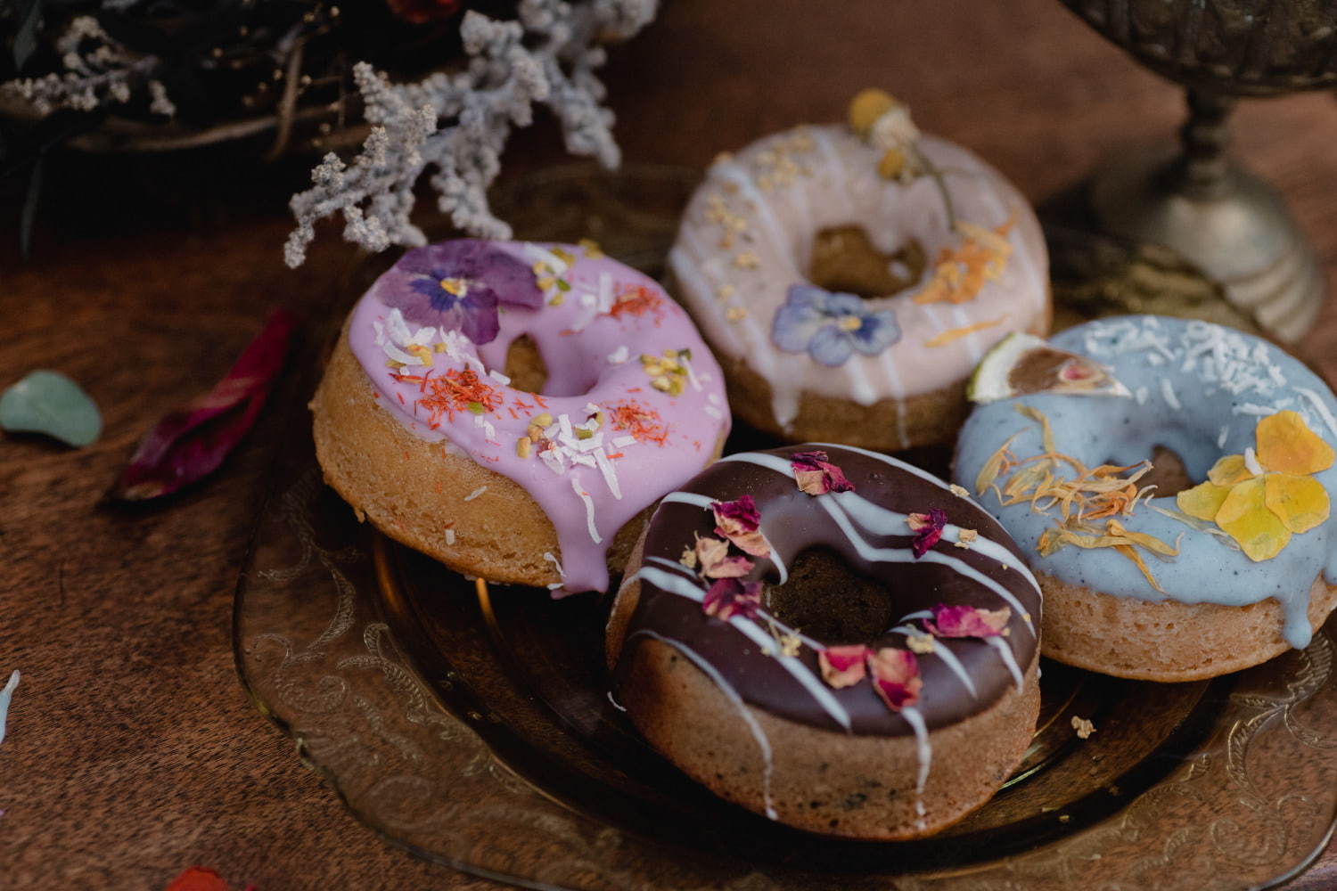 花カフェ「グムグム」からクリスマス限定スイーツ、"食べられる花"を配したバウムクーヘン｜写真3