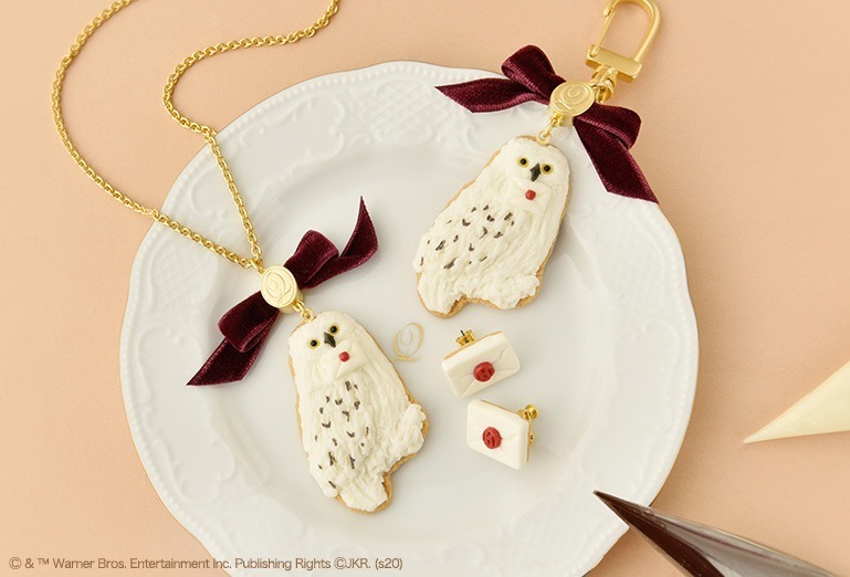 Hedwig Sugar Cookie ネックレス 11,500円＋税 / キーチェーン 10,000円＋税
Envelope Sugar Cookie ピアス(1Piece) / イヤリング(1Piece) 各4,500円＋税