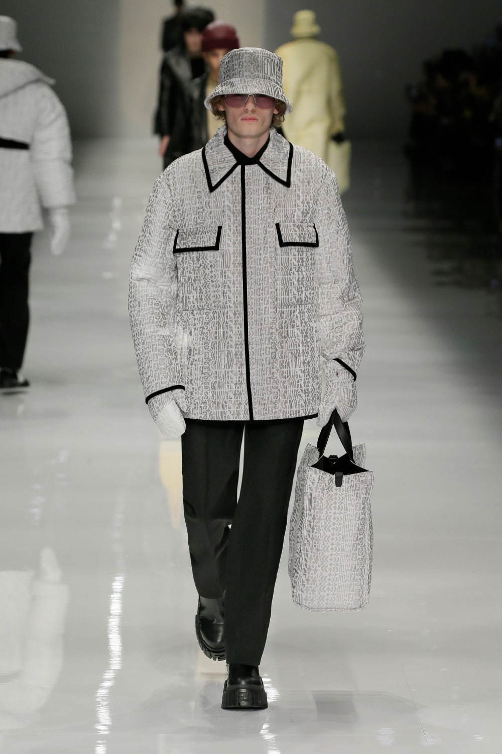 フェンディ(FENDI), アンリアレイジ(ANREALAGE) ピーカブー｜写真17