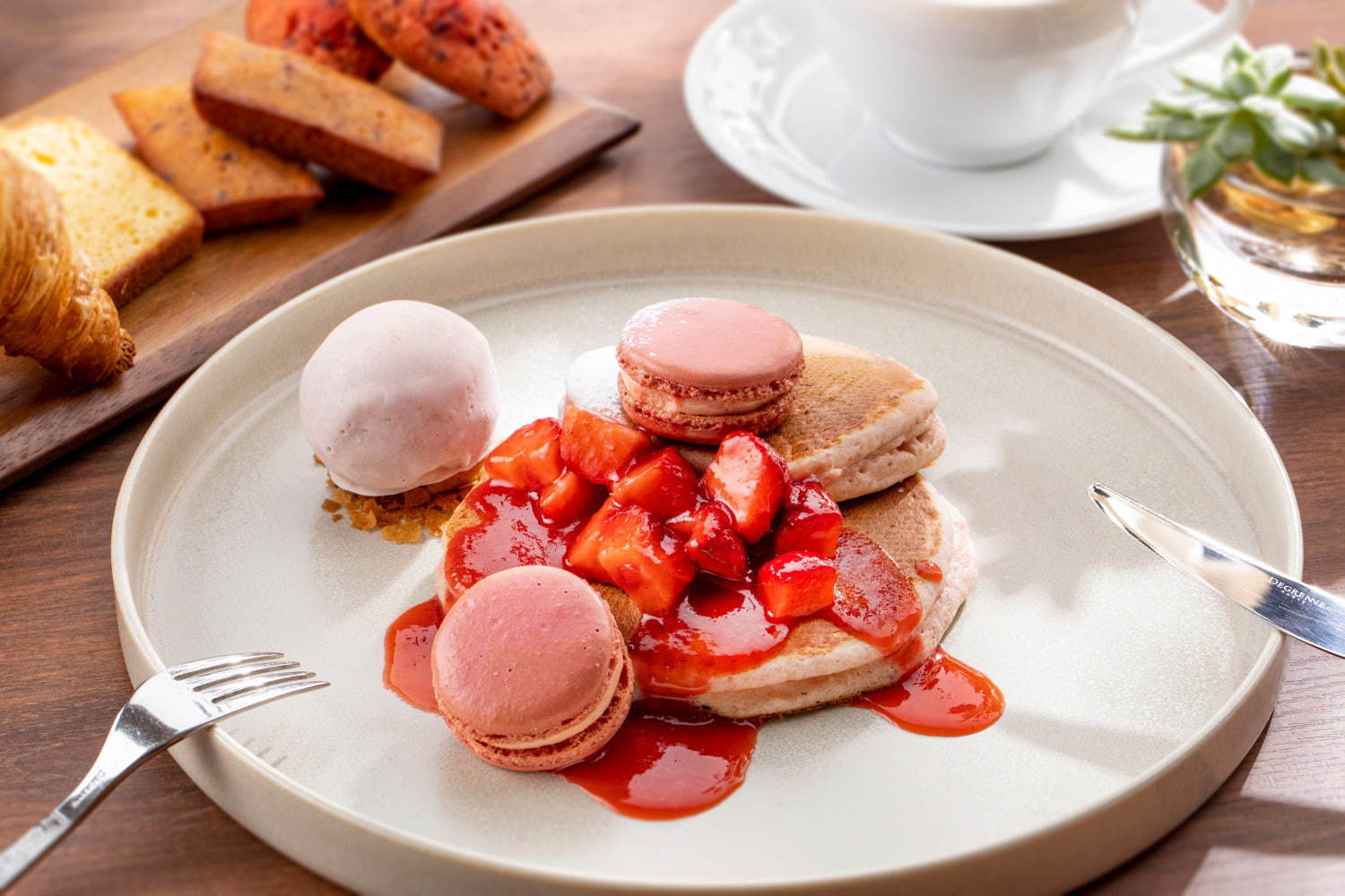 キンプトン新宿東京×ピエール・エルメ・パリのブランチ、ハチミツアイス付きニューヨークチーズケーキなど｜写真4