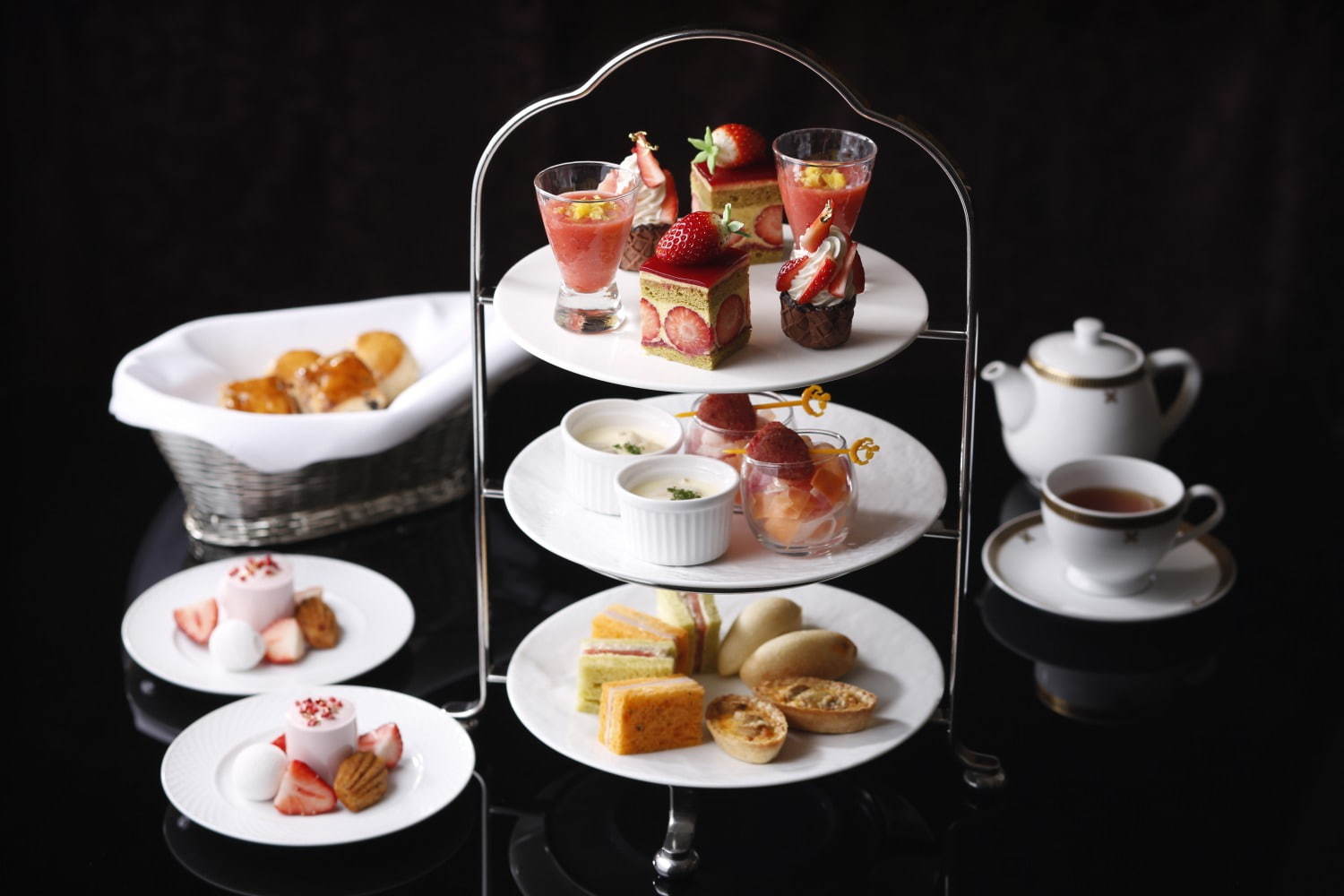 Strawberry Afternoon Tea Season1 5,500円
※消費税込、サービス料別