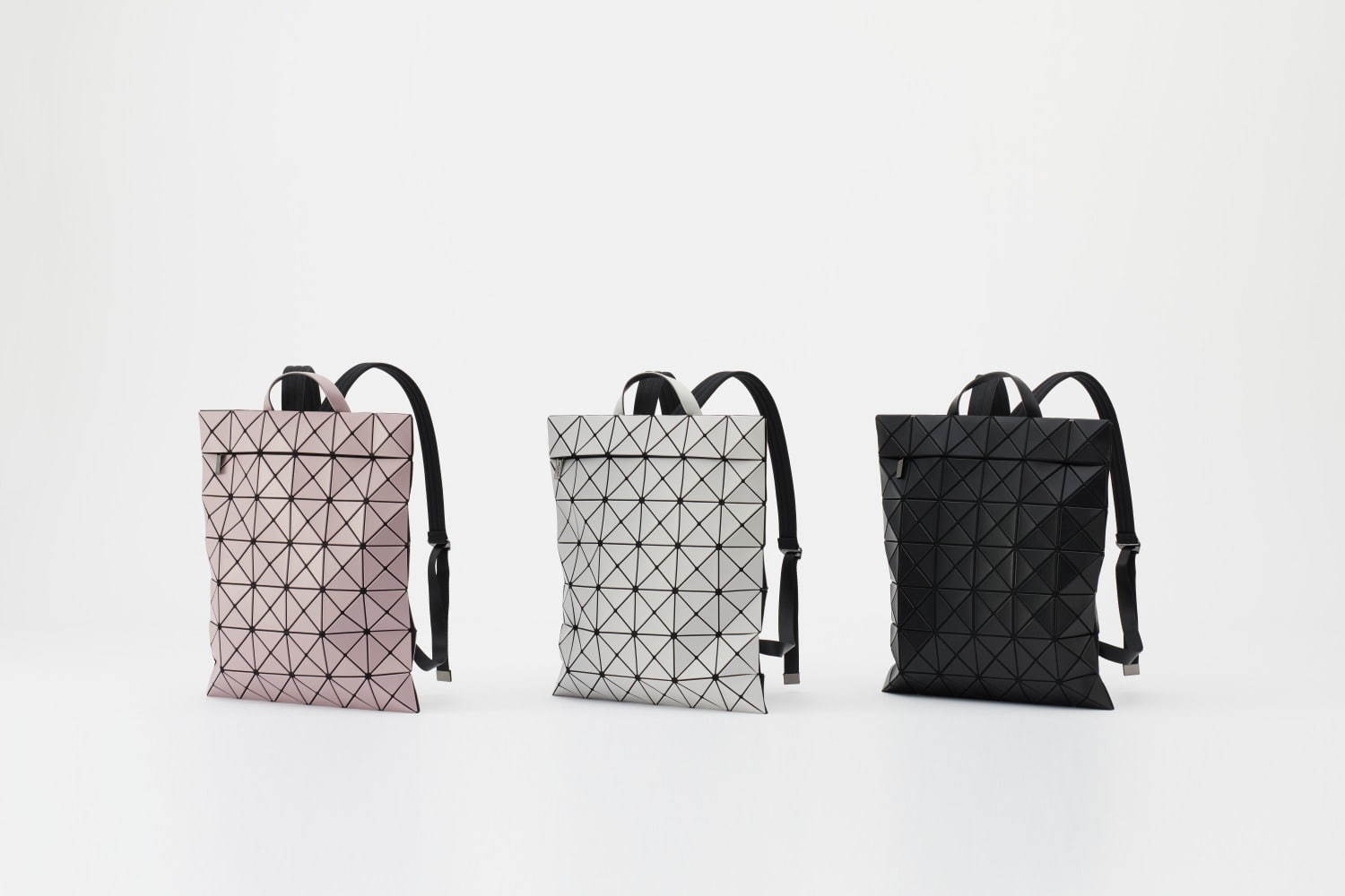 BAO BAO ISSEY MIYAKE”ジグザグ柄”の新作トートバッグ、三角ピースのバックパックも｜写真8