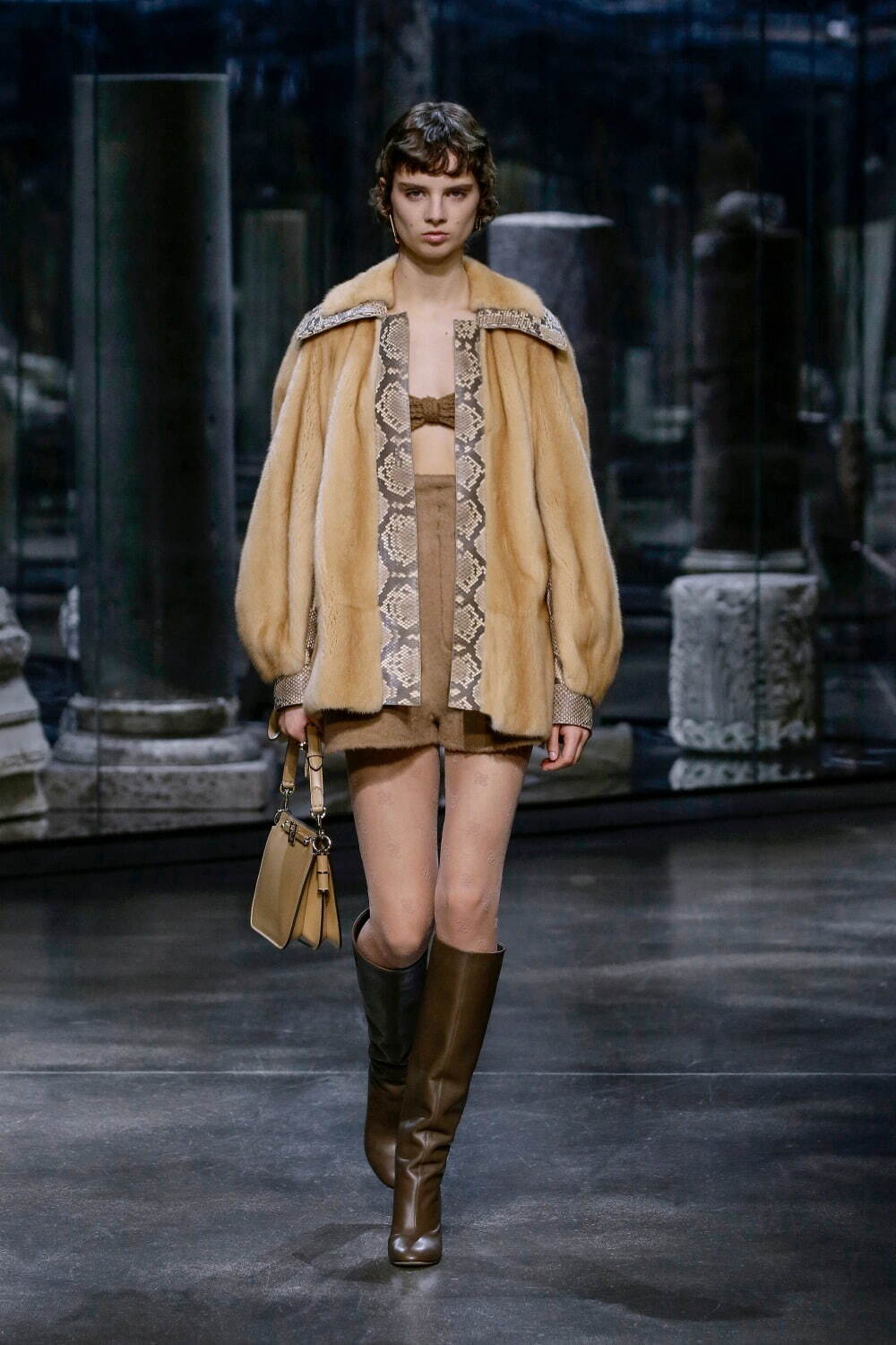 フェンディ(FENDI) 2021-22年秋冬ウィメンズコレクション  - 写真9