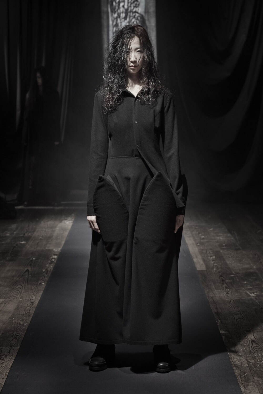 ヨウジヤマモト(Yohji Yamamoto) 2021-22年秋冬ウィメンズコレクション  - 写真5