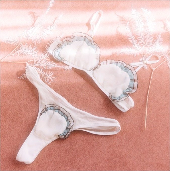 Oyster Bralet 19,800円、Oyster Strings 8,800円
※いずれも税込