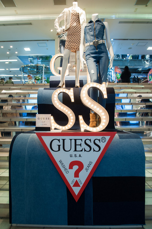 GUESS(ゲス)が日本に再上陸 - ラフォーレ原宿にオープン｜写真2