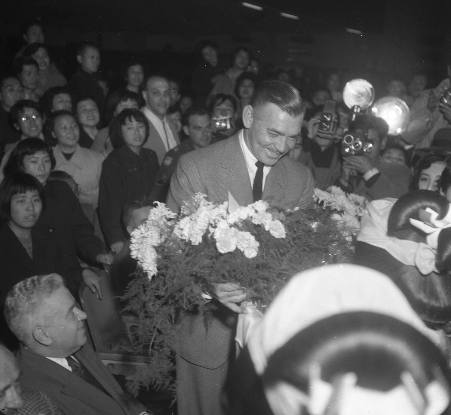 浅草国際劇場を訪れたクラーク・ゲーブル(1954 年)