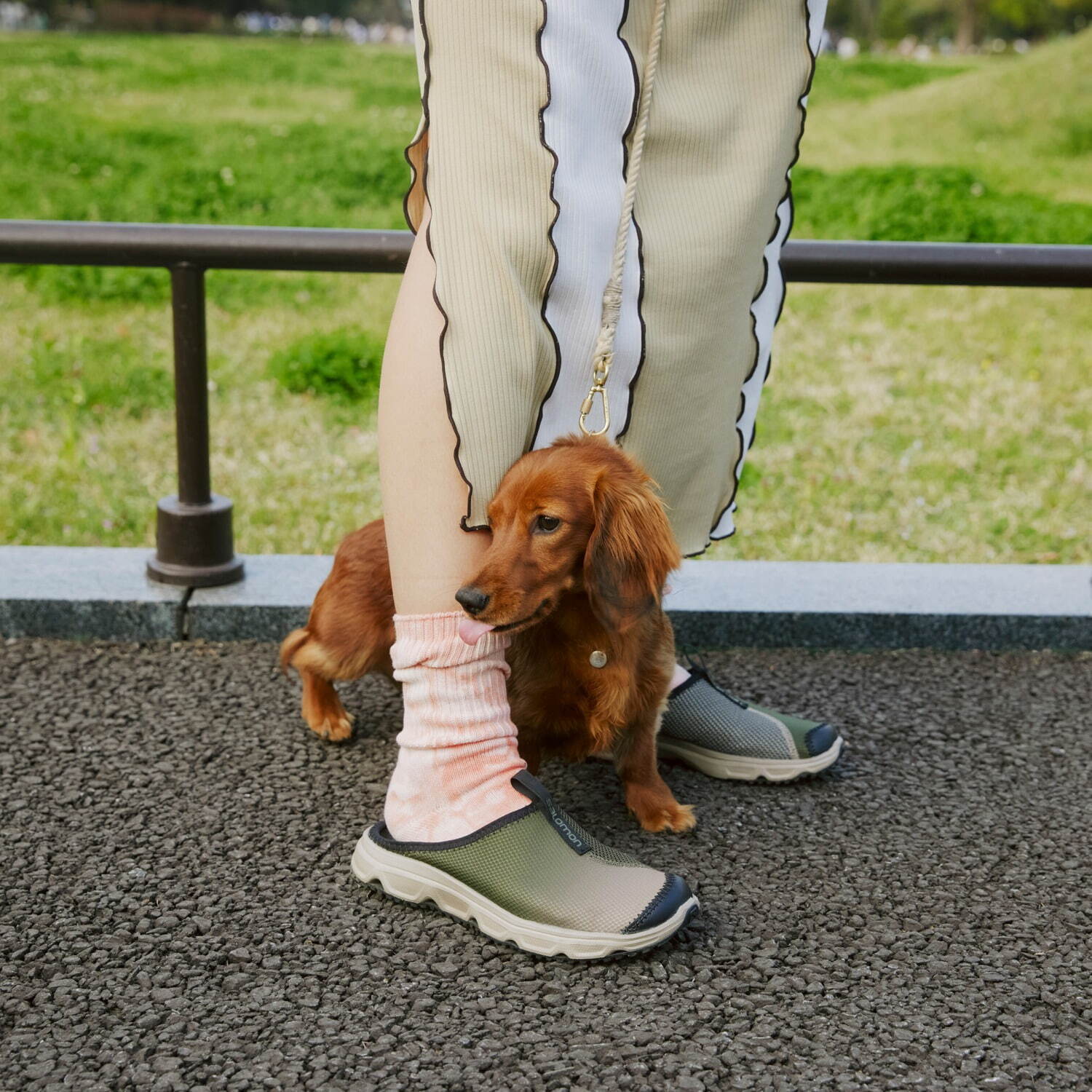 サロモン×ビームスのリカバリーサンダル“ミリタリー”グラデーションの左右非対称アッパー｜写真6