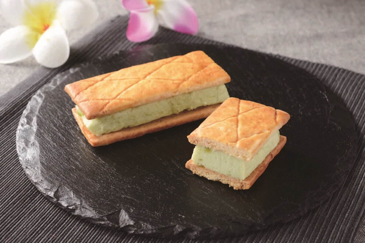 ローソン「プレミアムロールケーキ」が“宇治抹茶”のご褒美スイーツに、バターソースが溢れ出るケーキも｜写真3