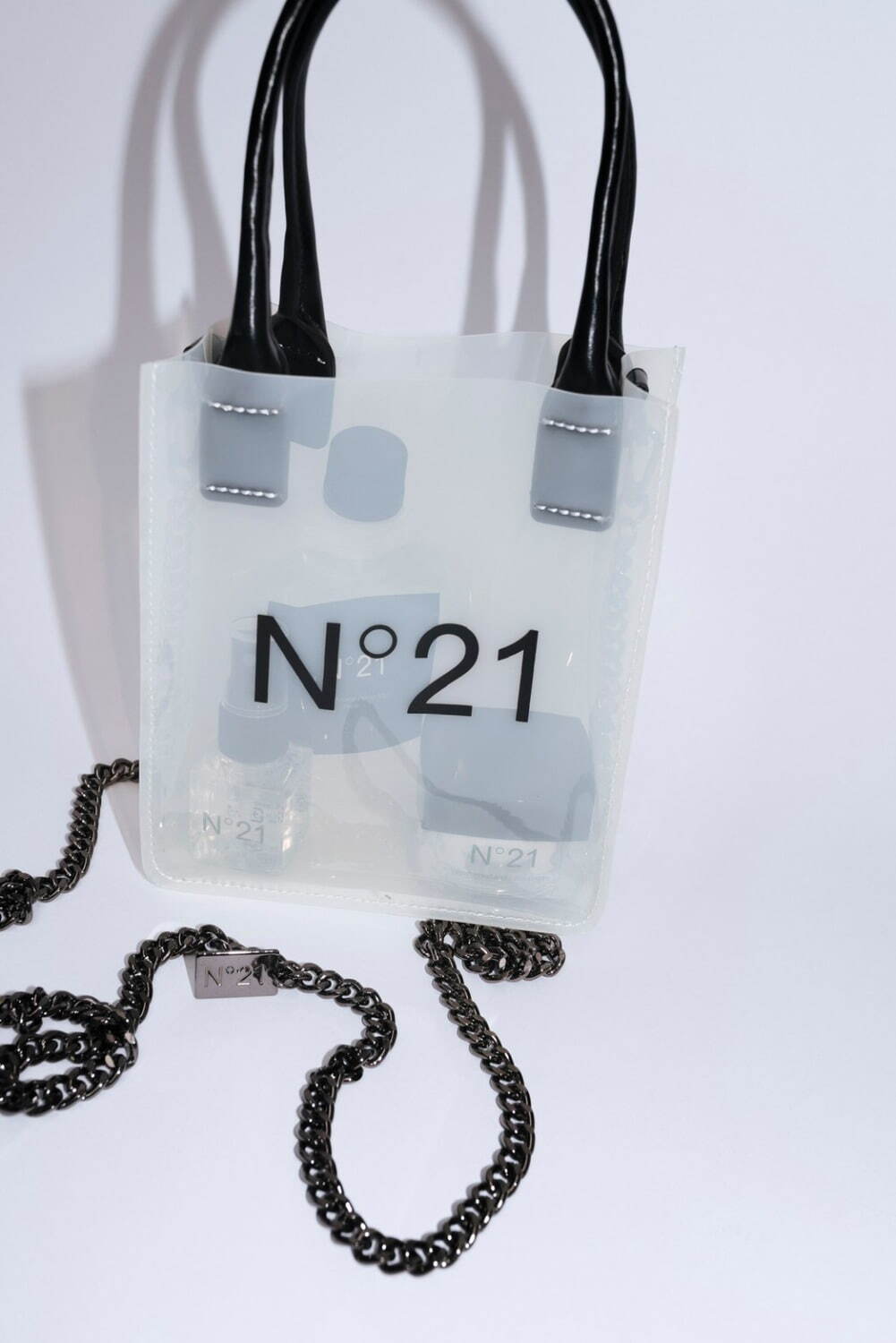 N21“クリアバッグ”付きハンドケアセット＆“ニューエラ”コラボキャップ、阪急うめだ本店で｜写真2