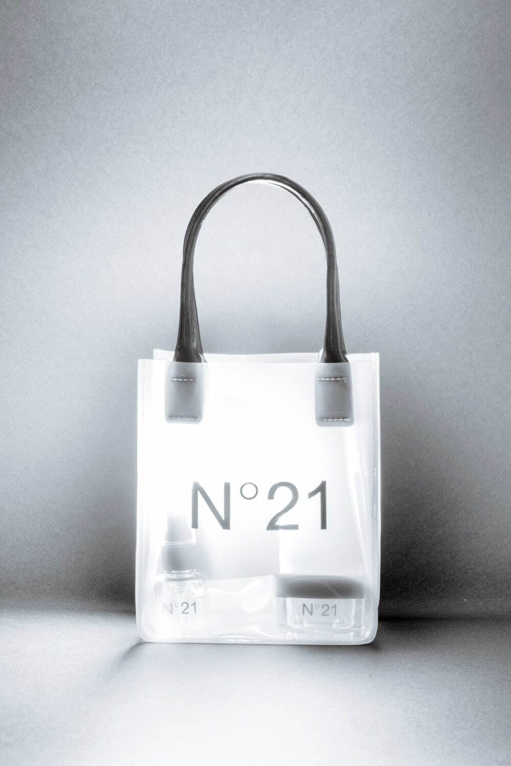 N21“クリアバッグ”付きハンドケアセット＆“ニューエラ”コラボキャップ、阪急うめだ本店で｜写真9