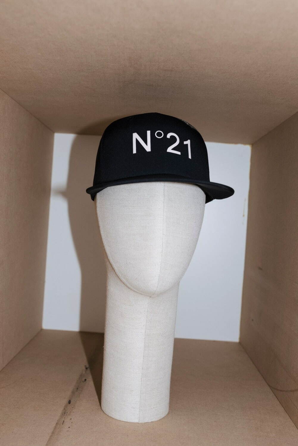 N21“クリアバッグ”付きハンドケアセット＆“ニューエラ”コラボキャップ、阪急うめだ本店で｜写真34