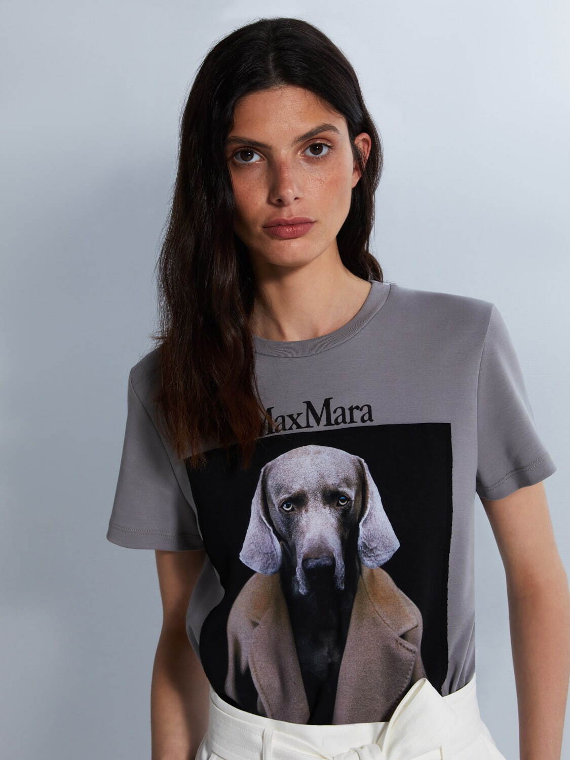 マックスマーラ“アートな新作Tシャツ”、アイコンコートを着た犬やクラシックバレエをモチーフに｜写真30