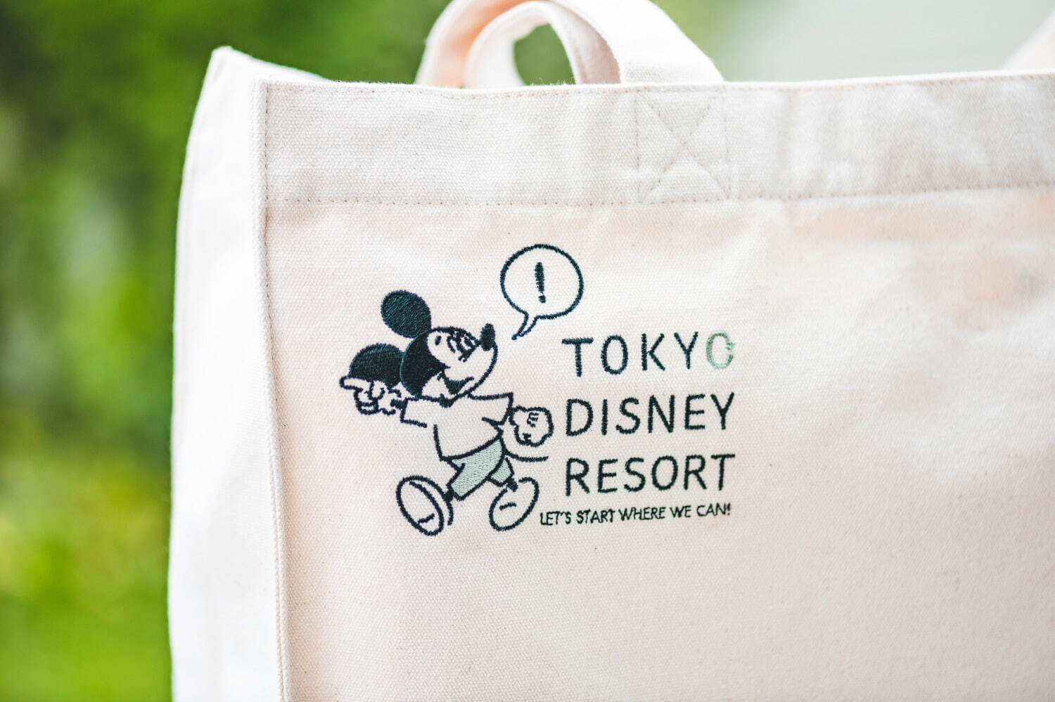 東京ディズニーランド＆東京ディズニーシー“レトロなミッキーマウス”が主役のTシャツやトートバッグ｜写真1