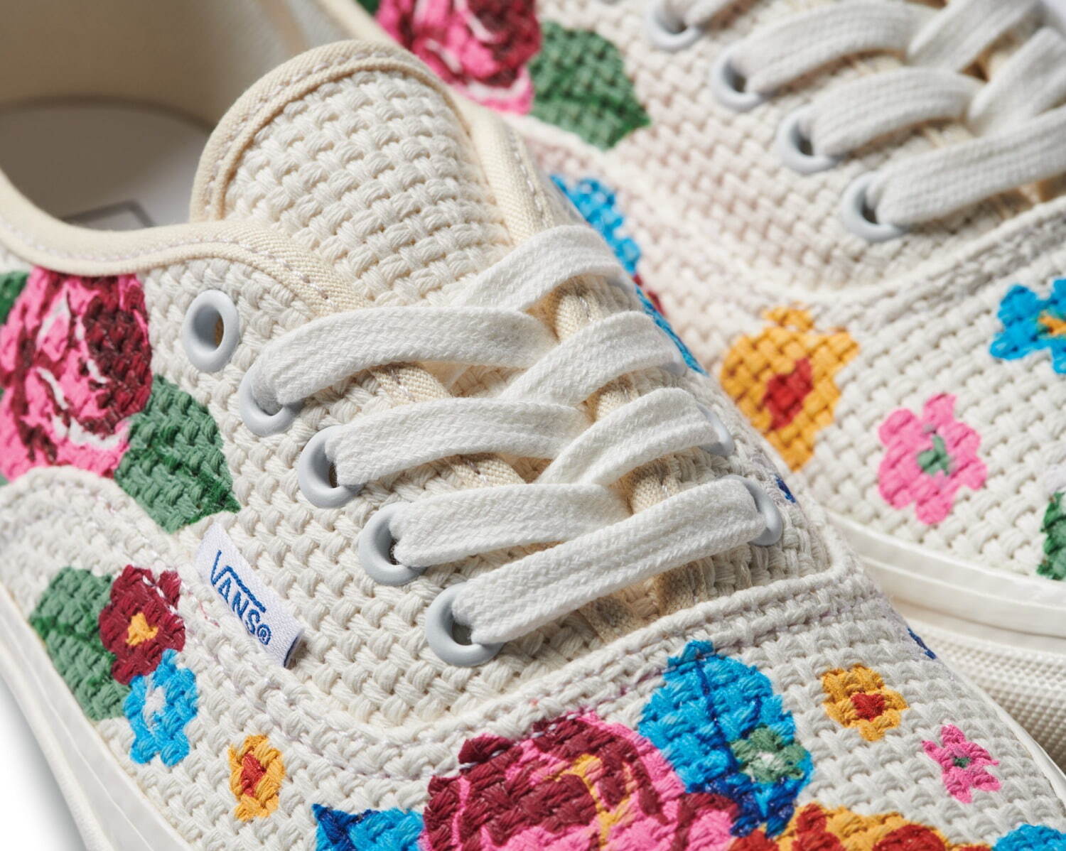 VANS新作スニーカー、ヴィンテージ風スカル＆花柄のローカットモデル｜写真3