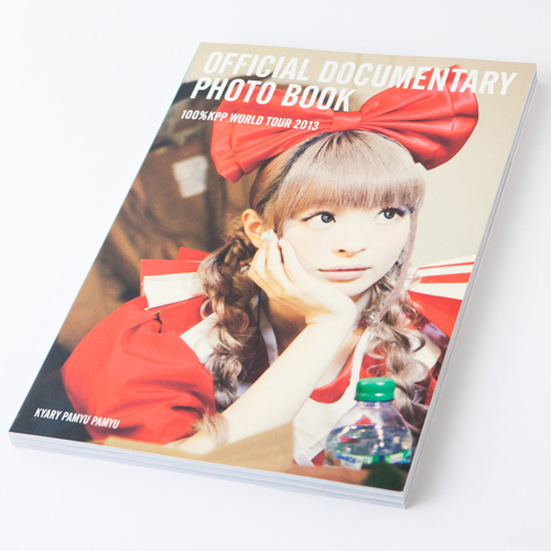 きゃりーぱみゅぱみゅが初の写真集発売、ワールドツアーに密着した撮り下ろしショット満載！｜写真2