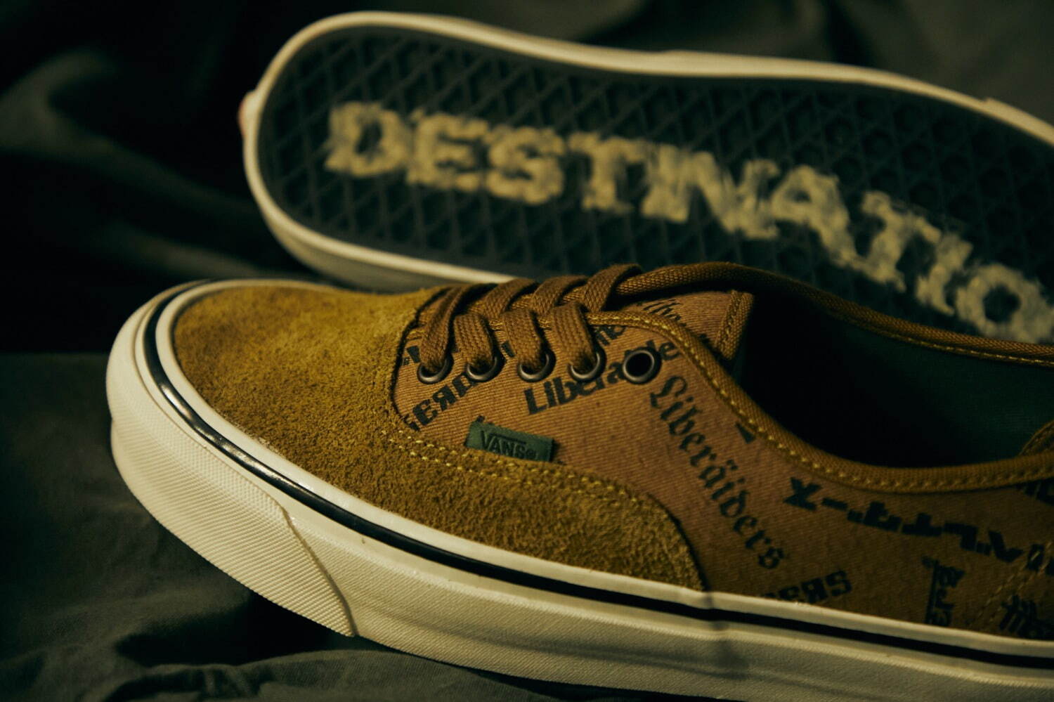 リベレイダース×VANS初のコラボスニーカー、“折鶴”刺繍のアッパーにロゴ入りクリアソール｜写真11