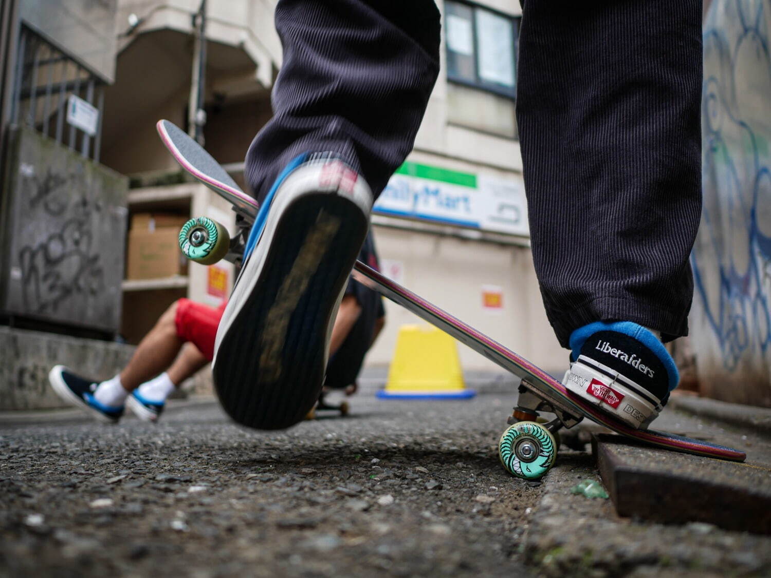 リベレイダース×VANS初のコラボスニーカー、“折鶴”刺繍のアッパーにロゴ入りクリアソール｜写真51