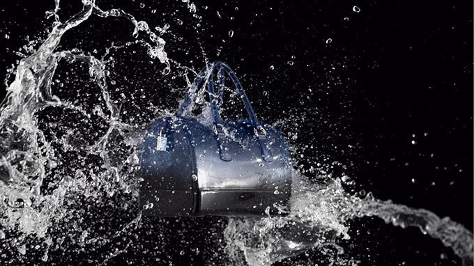 フルラ(FURLA)から、本物のシベリアンタイガーを使った迫力満点のムービーが到着｜写真1