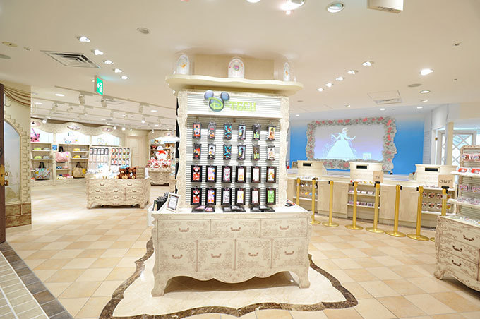 竹下通りに「原宿アルタ」オープン - ディズニーストアや古着屋「3びきの子ねこ」など全19店舗｜写真10