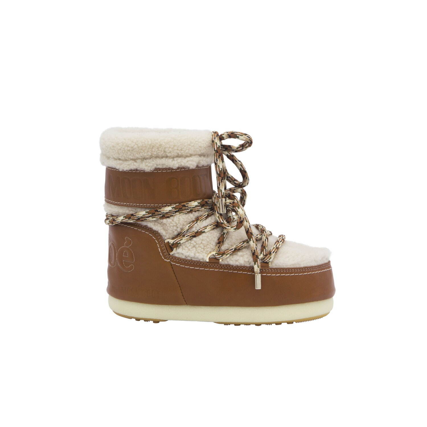 CHLOÉ x MOON BOOT
カーフスキン＆シアリング Luminous Ochre 132,000円