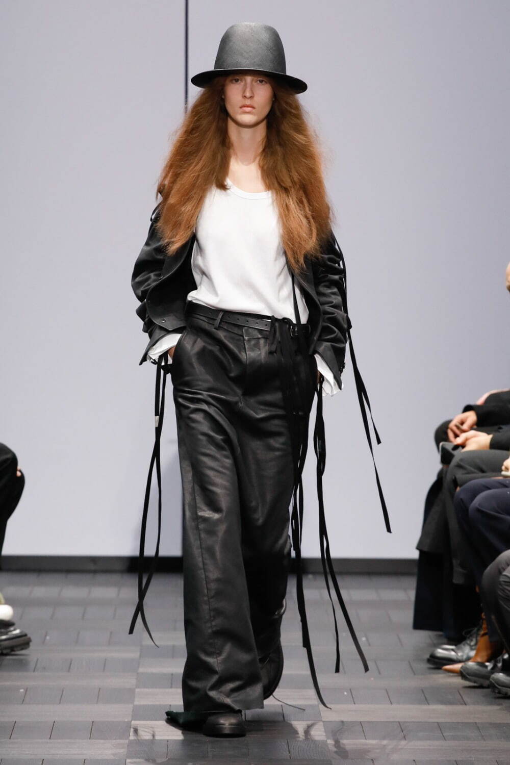 アン ドゥムルメステール(ANN DEMEULEMEESTER) 2022年春夏ウィメンズ&メンズコレクション  - 写真32