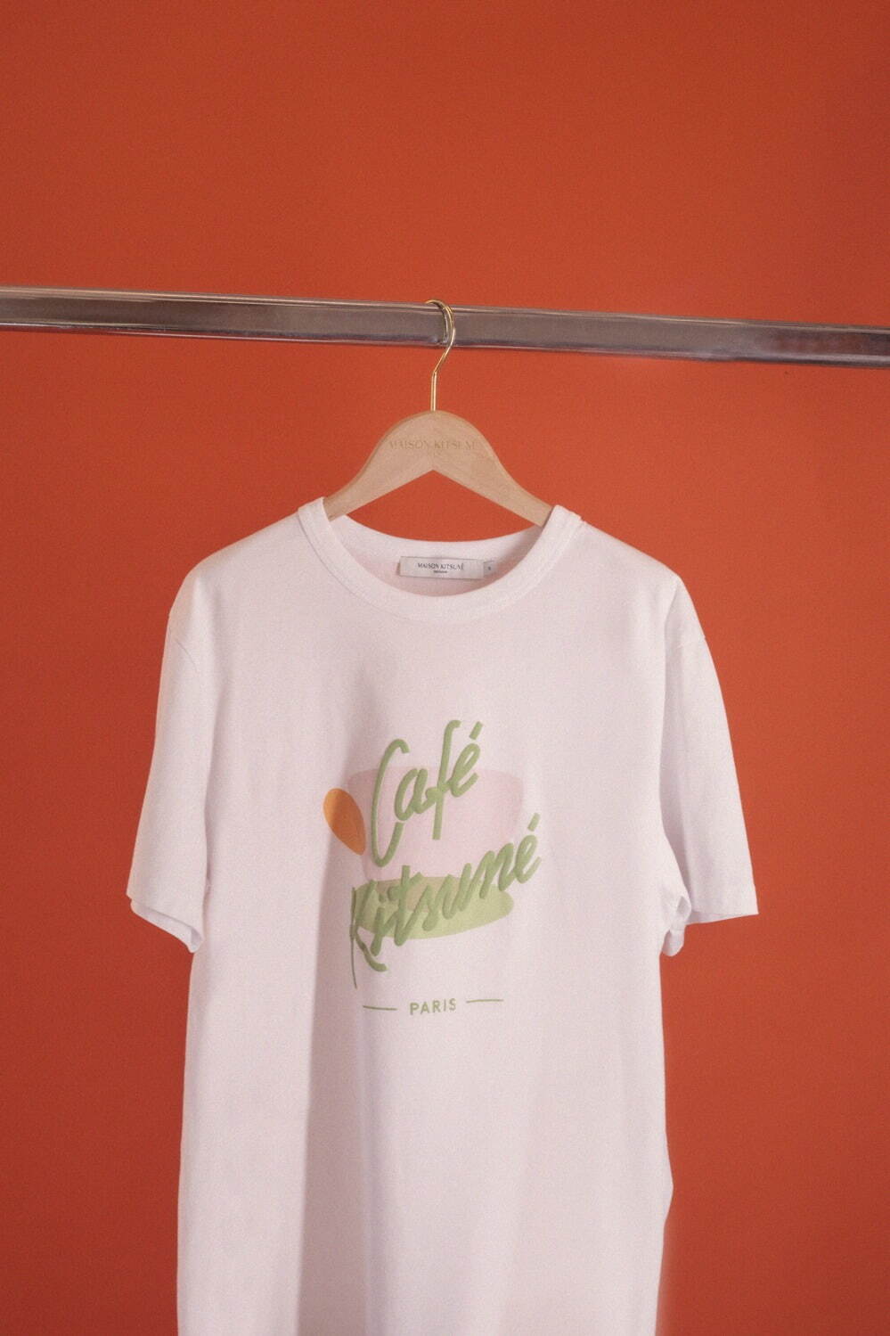 メゾン キツネ手掛けるカフェ キツネのTシャツやスウェット、抹茶やコーヒー着想カラー＆ロゴを配して｜写真31