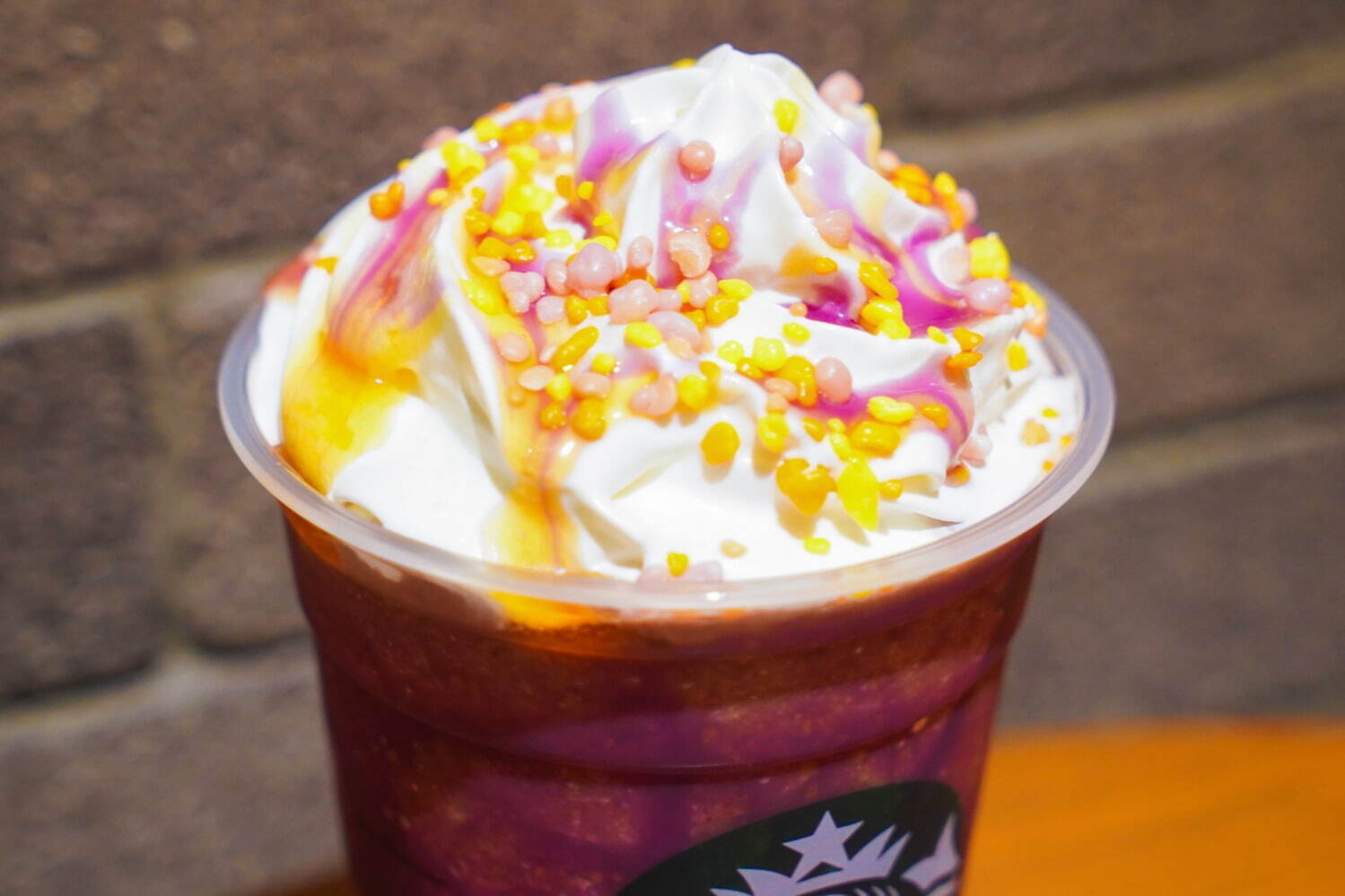 ハロウィン限定“焼芋×チョコ”フラペチーノもカスタム可能