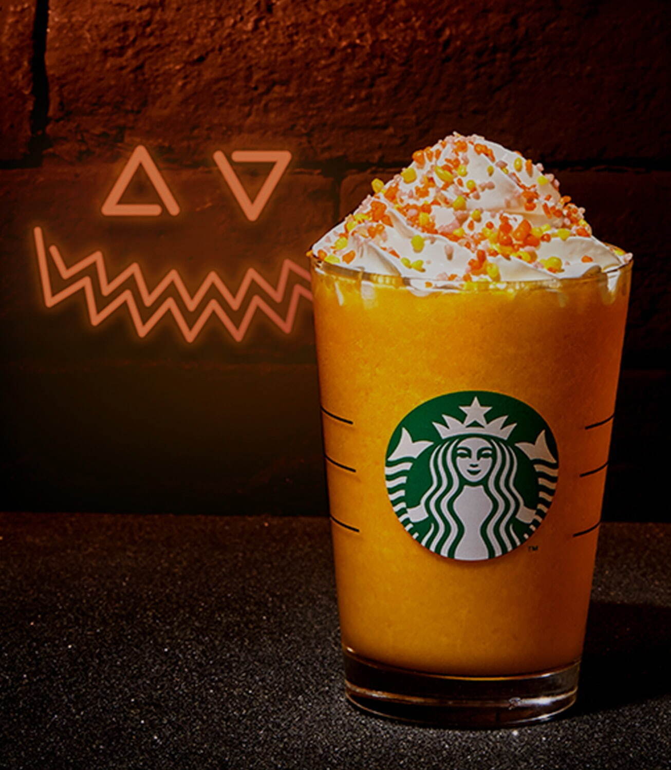 スタバのハロウィン限定フラペチーノカスタム、抹茶クリームやダークモカチップなど人気メニューをベースに｜写真1