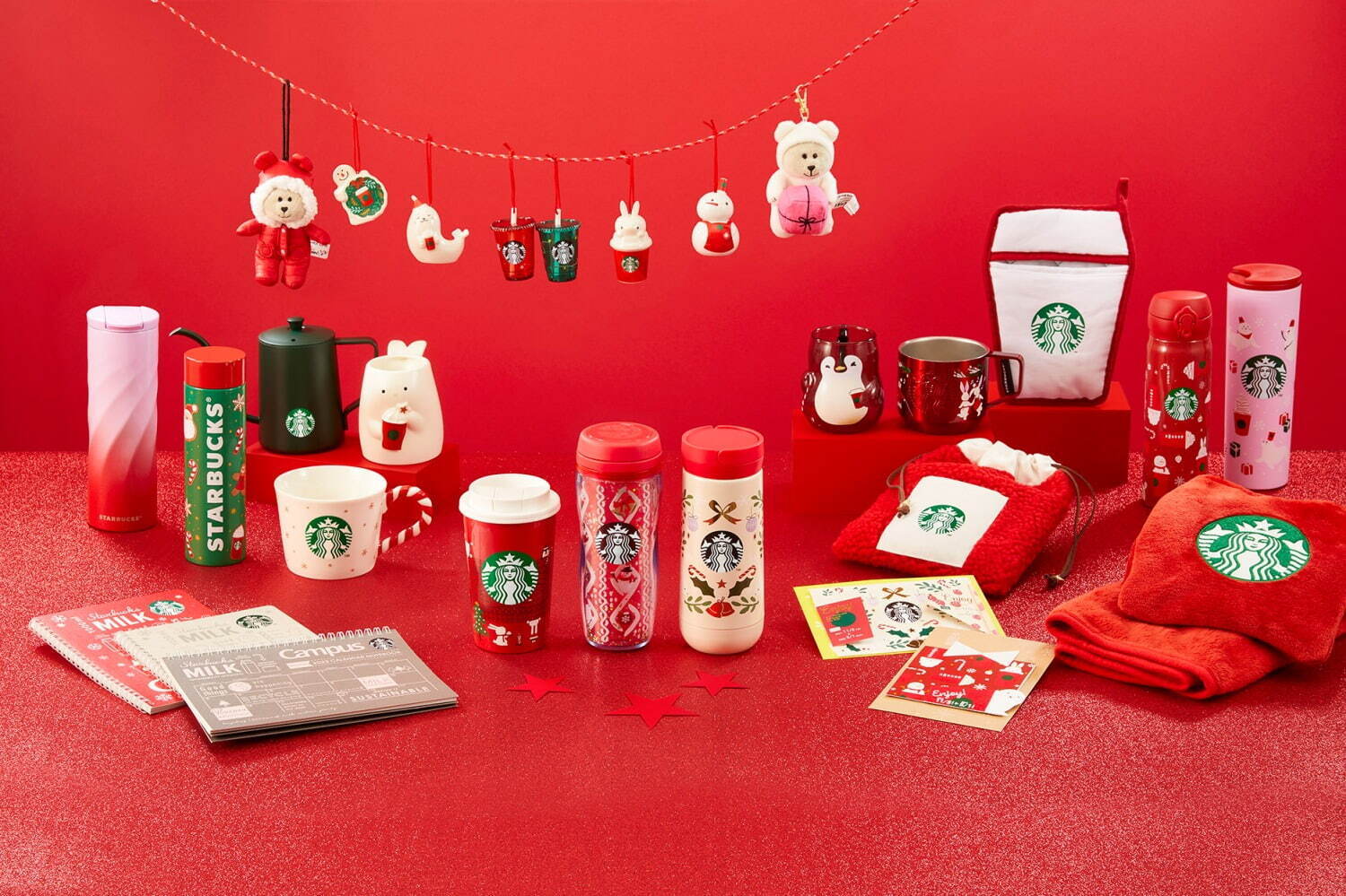 スターバックスのクリスマス2021限定グッズ第1弾、うさぎやペンギンがモチーフのタンブラー＆マグなど｜写真1