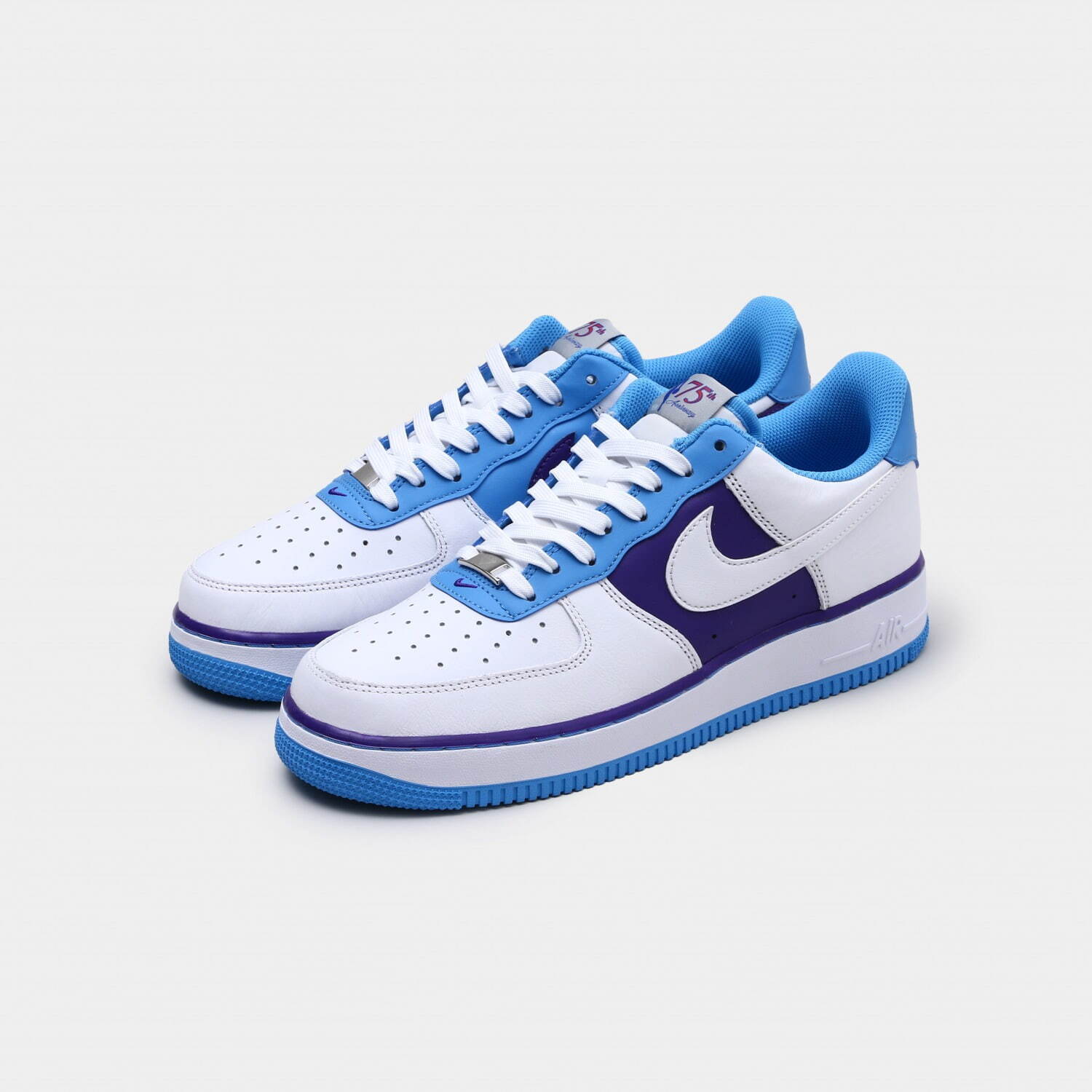 NIKE AIR FORCE 1 ’07 LV8 EMB 12,100円