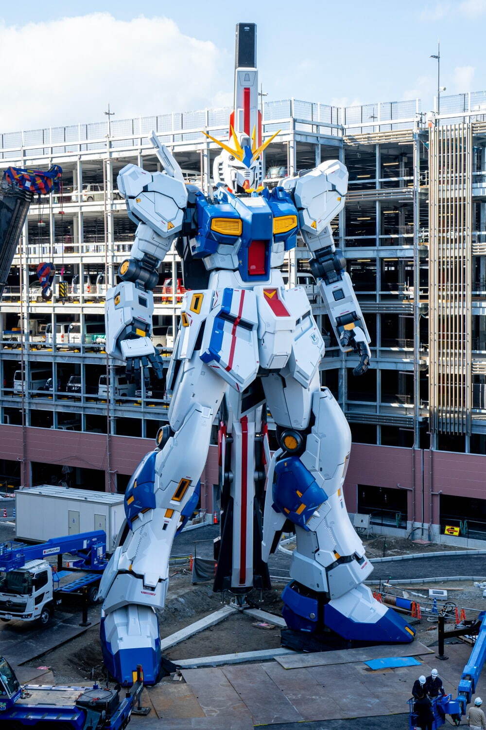 実物大νガンダム立像がららぽーと福岡に、“逆シャア”の「RX-93νガンダム」が原型｜写真9