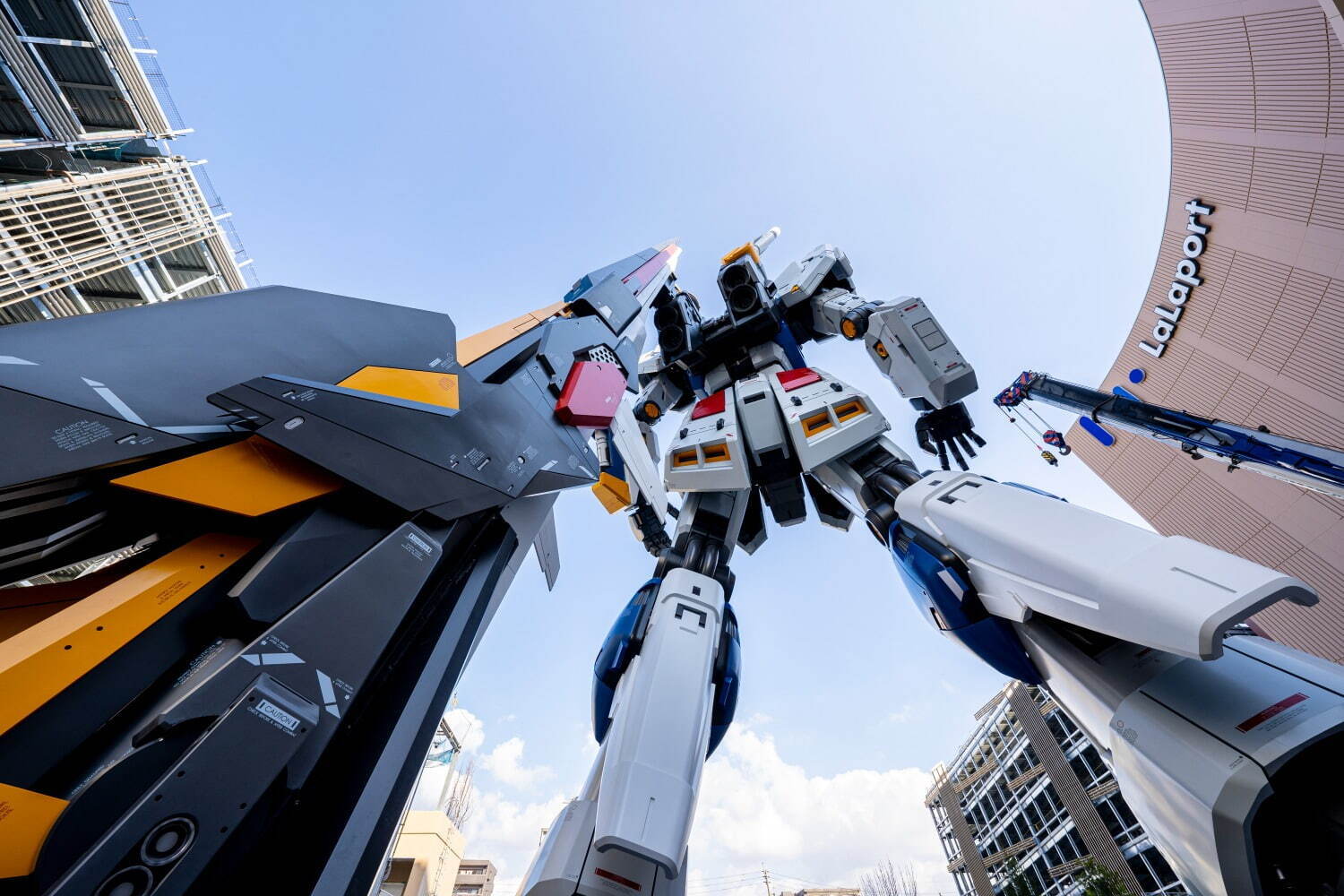 実物大νガンダム立像がららぽーと福岡に、“逆シャア”の「RX-93νガンダム」が原型｜写真2