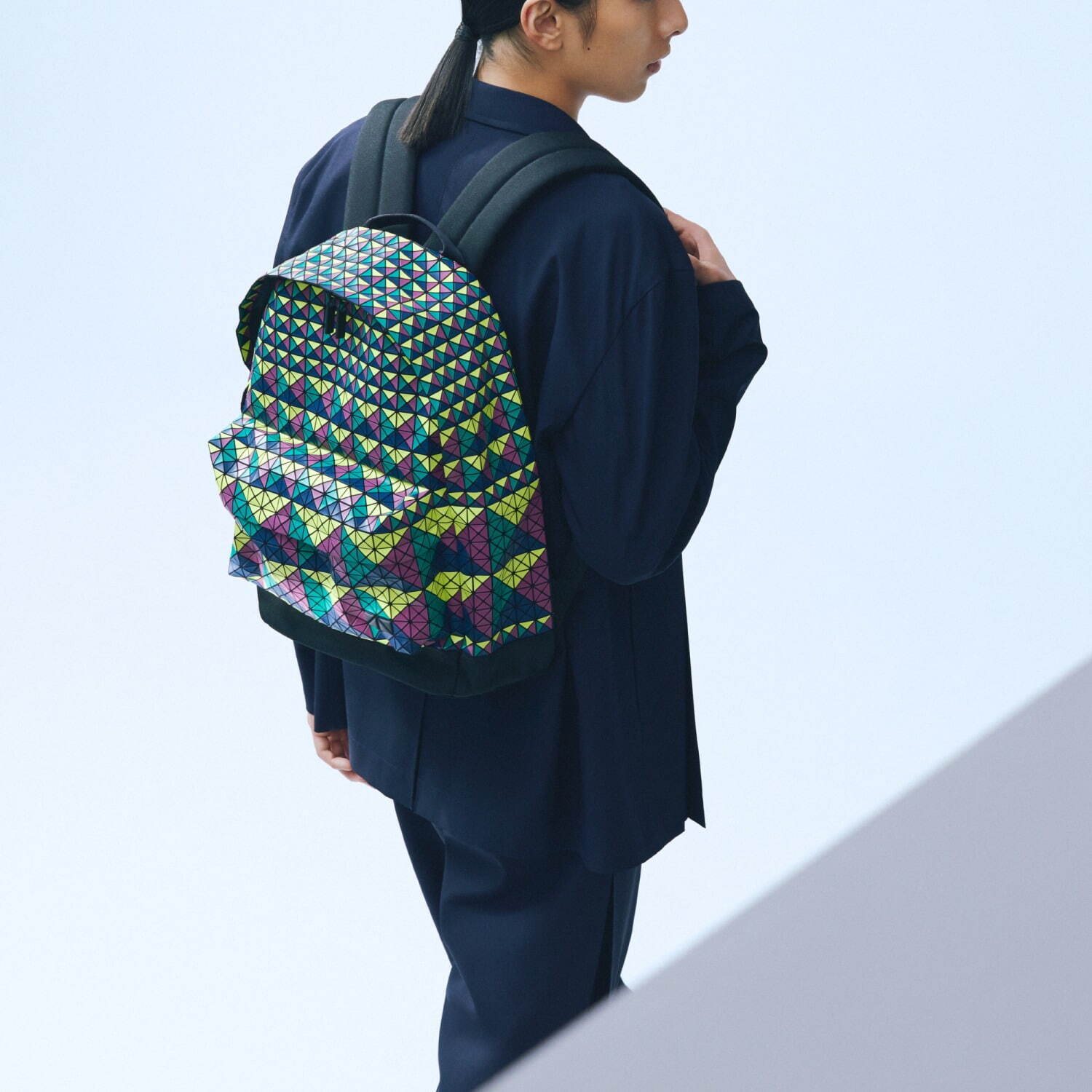 BAO BAO ISSEY MIYAKE"カンガルー"着想のポケット付きバッグやマット質感トート｜写真14