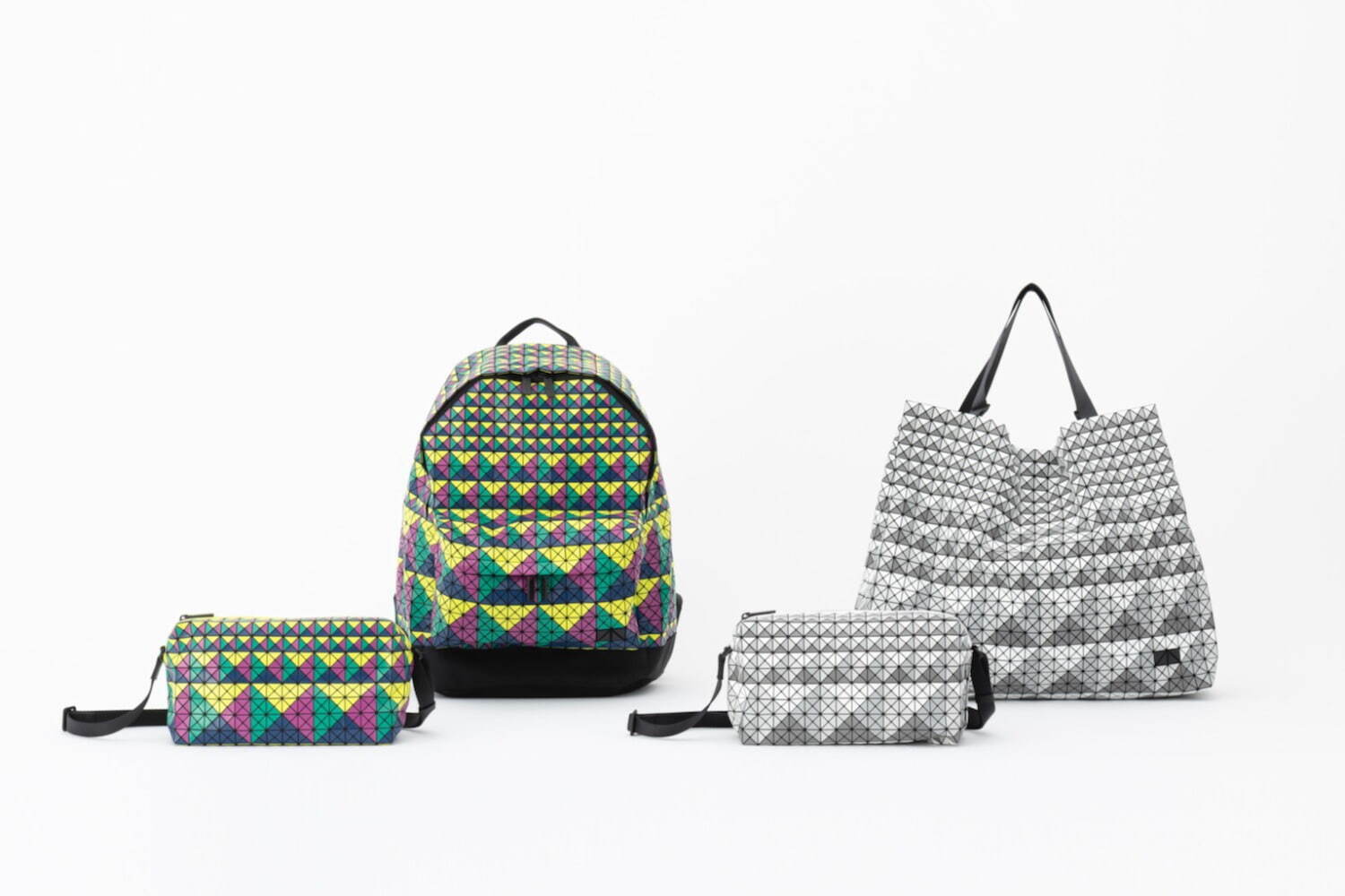 BAO BAO ISSEY MIYAKE"カンガルー"着想のポケット付きバッグやマット質感トート｜写真11