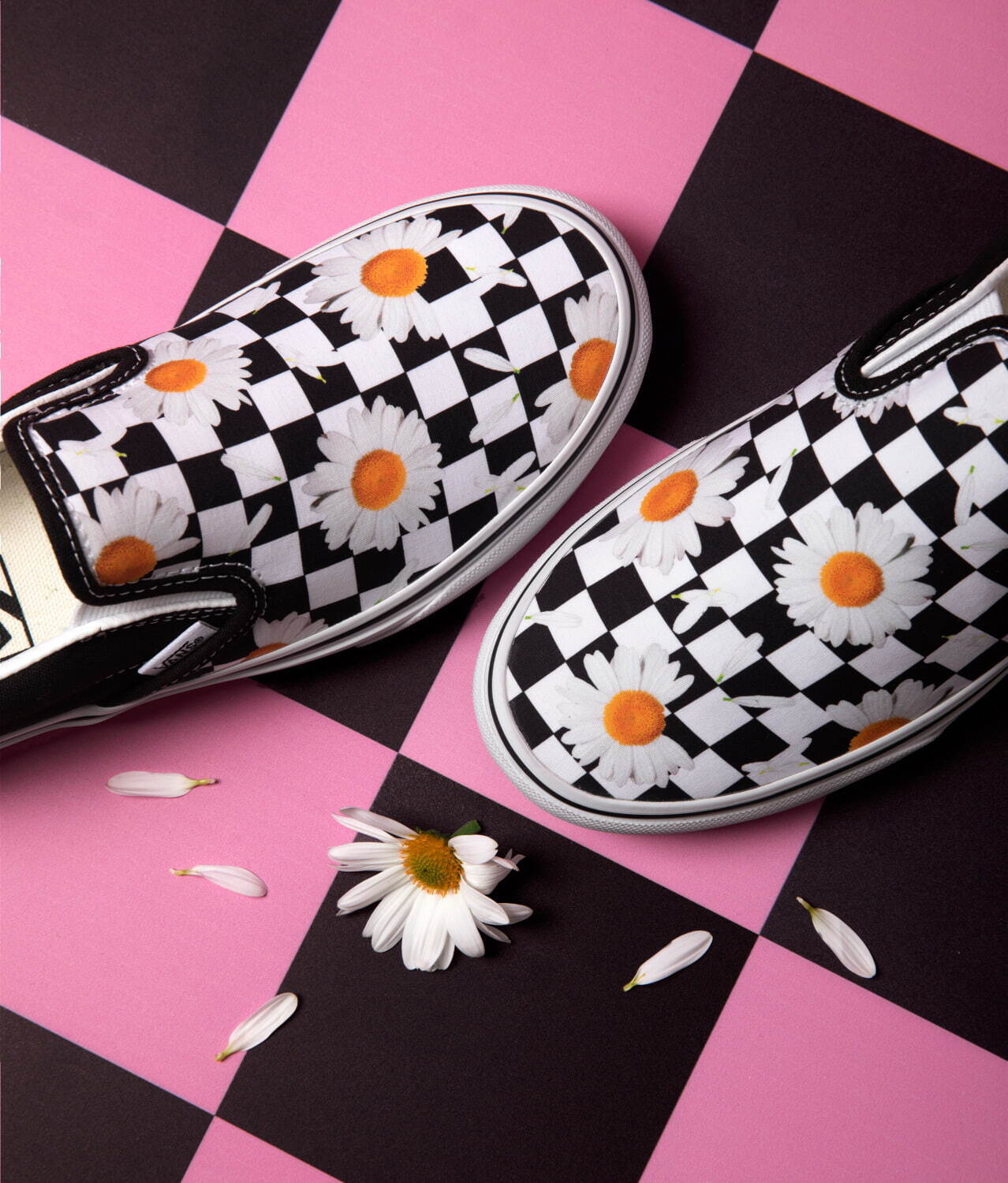 VANS“デイジー”プリントスニーカー＆ナイキ“ハート＆バラ”刺繍のシューズ、バレンタイン限定で｜写真5